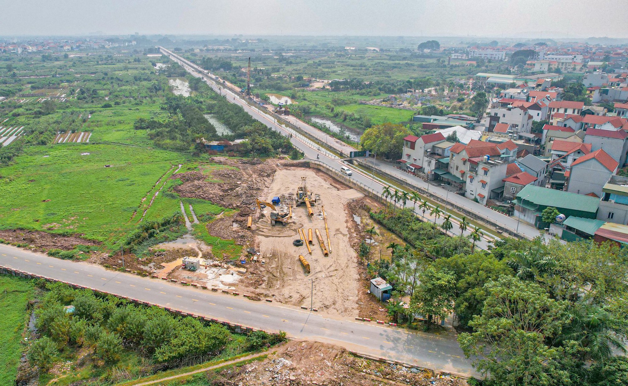 Cận cảnh đường V&agrave;nh đai 4 đang được thi c&ocirc;ng - Ảnh 2.