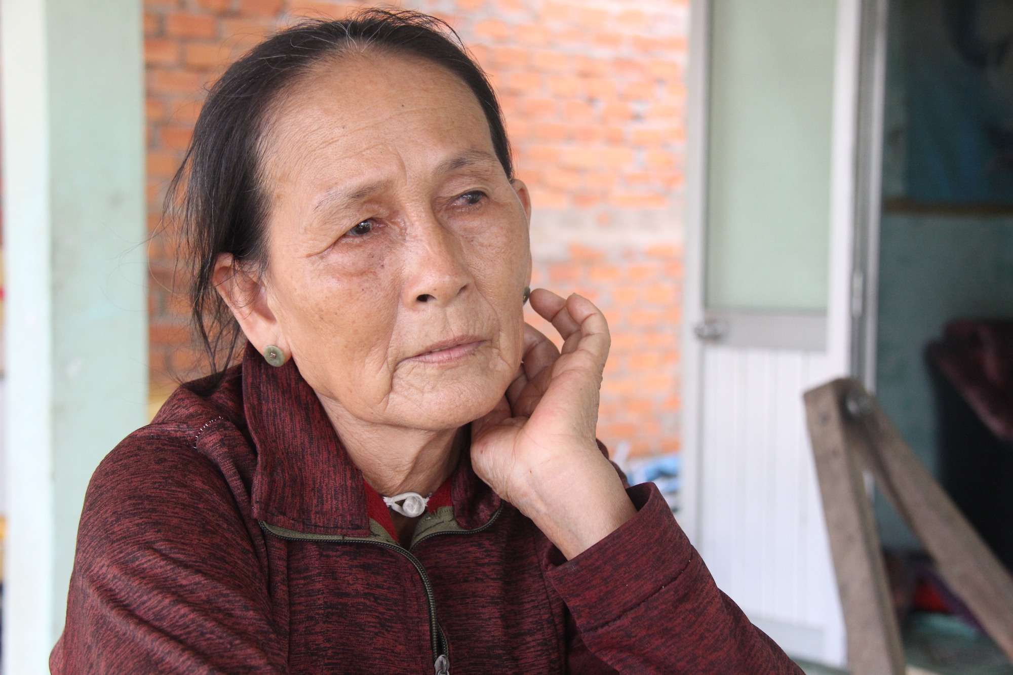 Thảm cảnh b&agrave; nội 70 tuổi lượm ve chai, nu&ocirc;i ch&aacute;u mồ c&ocirc;i cha v&igrave; TNGT - Ảnh 2.