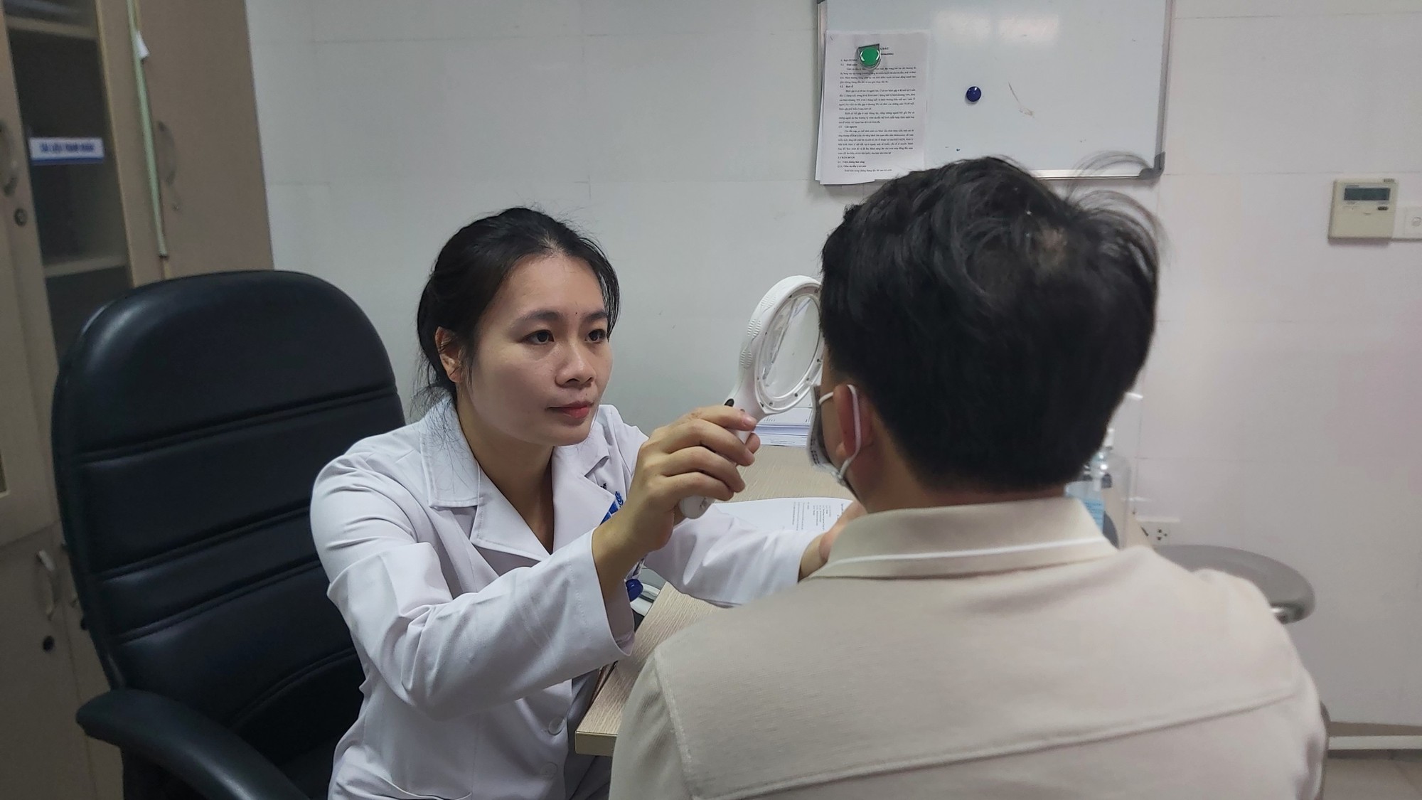 Nhiều người khốn khổ v&igrave; kiến ba khoang   - Ảnh 1.