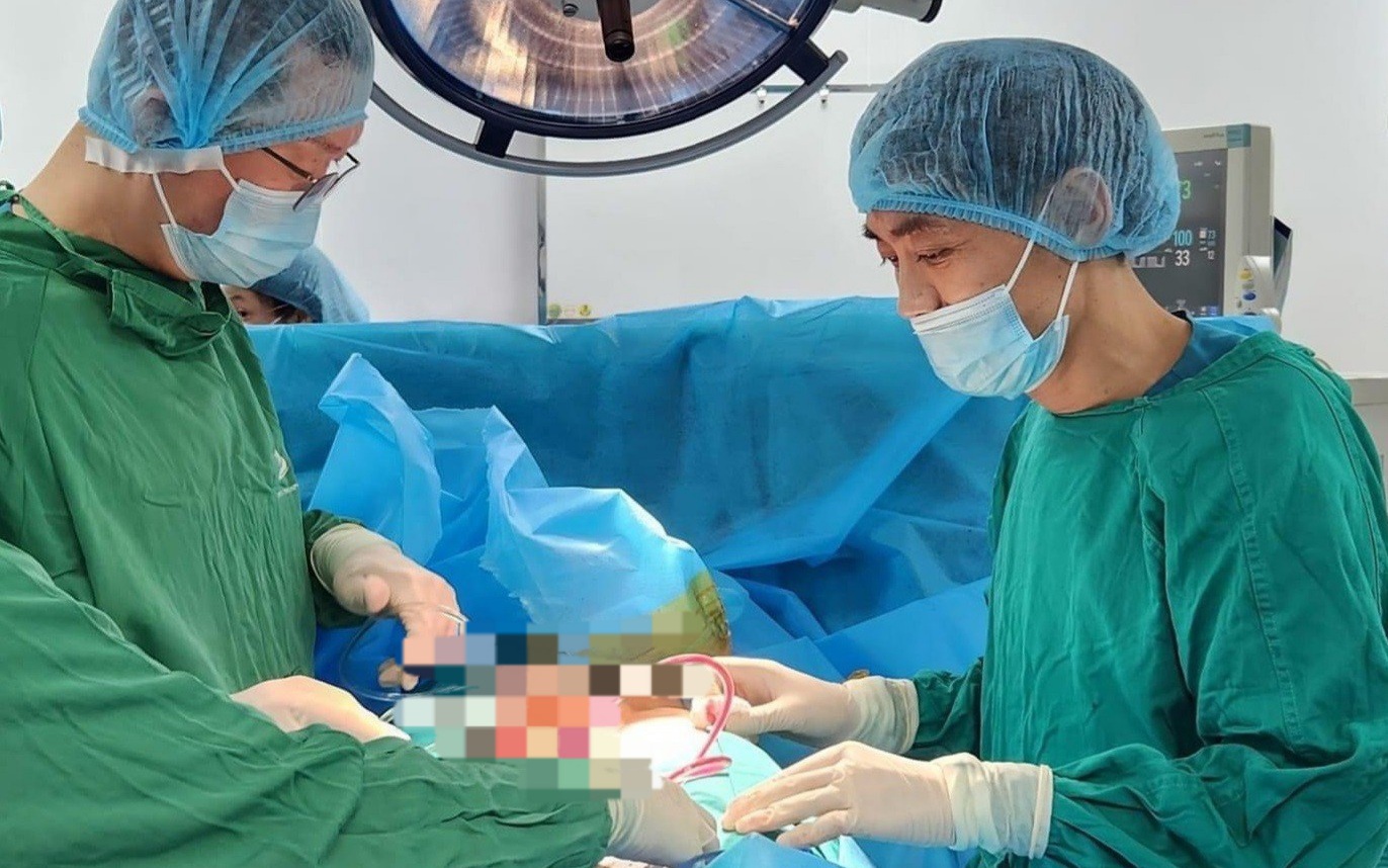 Người đ&agrave;n &ocirc;ng cầu cứu b&aacute;c sĩ nam khoa v&igrave; rối loạn cương dương
