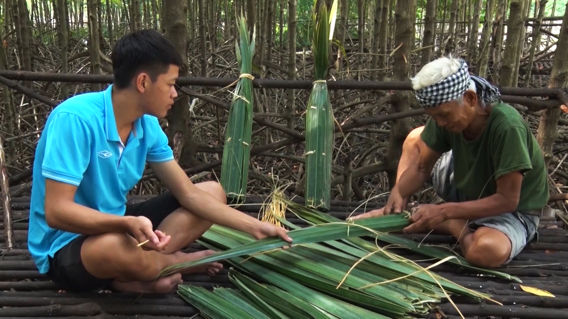 Lội bộ xuy&ecirc;n rừng săn lo&agrave;i c&aacute; &ldquo;kỳ lạ&rdquo; ở C&agrave; Mau - Ảnh 2.