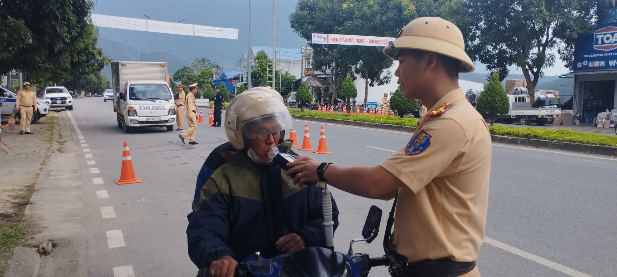 Cận cảnh lễ khai mạc Ng&agrave;y hội Văn h&oacute;a c&aacute;c d&acirc;n tộc c&oacute; số d&acirc;n dưới 10.000 người lần thứ I - Ảnh 14.