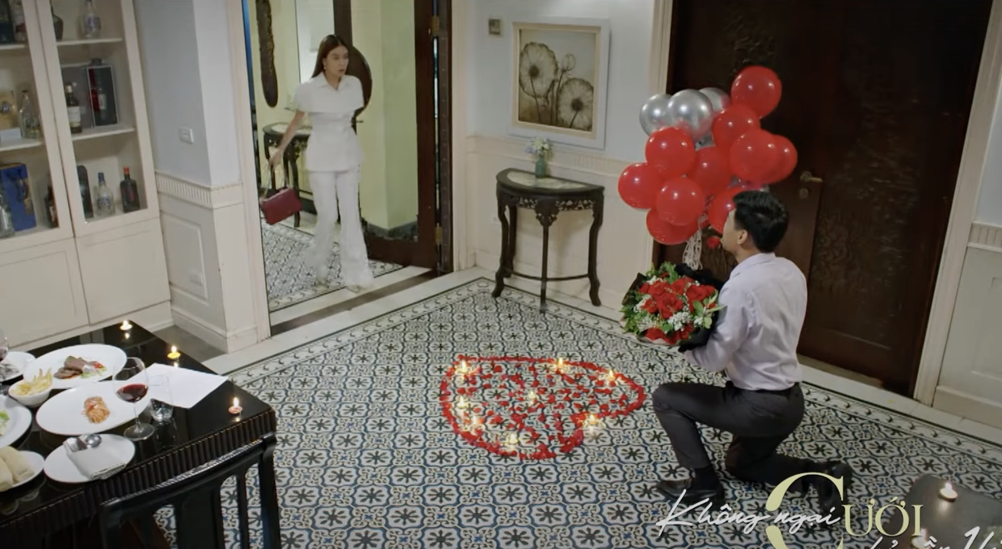 Ân bất ngờ cầu hôn Yến. Ân bất ngờ cầu hôn Yến.