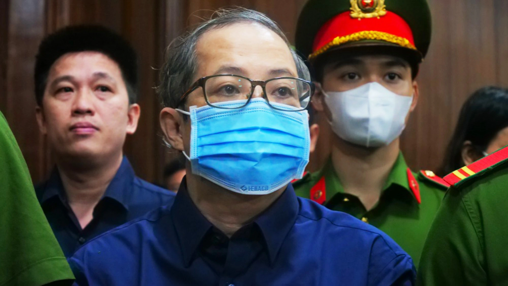 Cựu Gi&aacute;m đốc BV Thủ Đức: Vợ t&ocirc;i thường kh&ocirc;ng quan t&acirc;m đến tiền bạc - Ảnh 1.