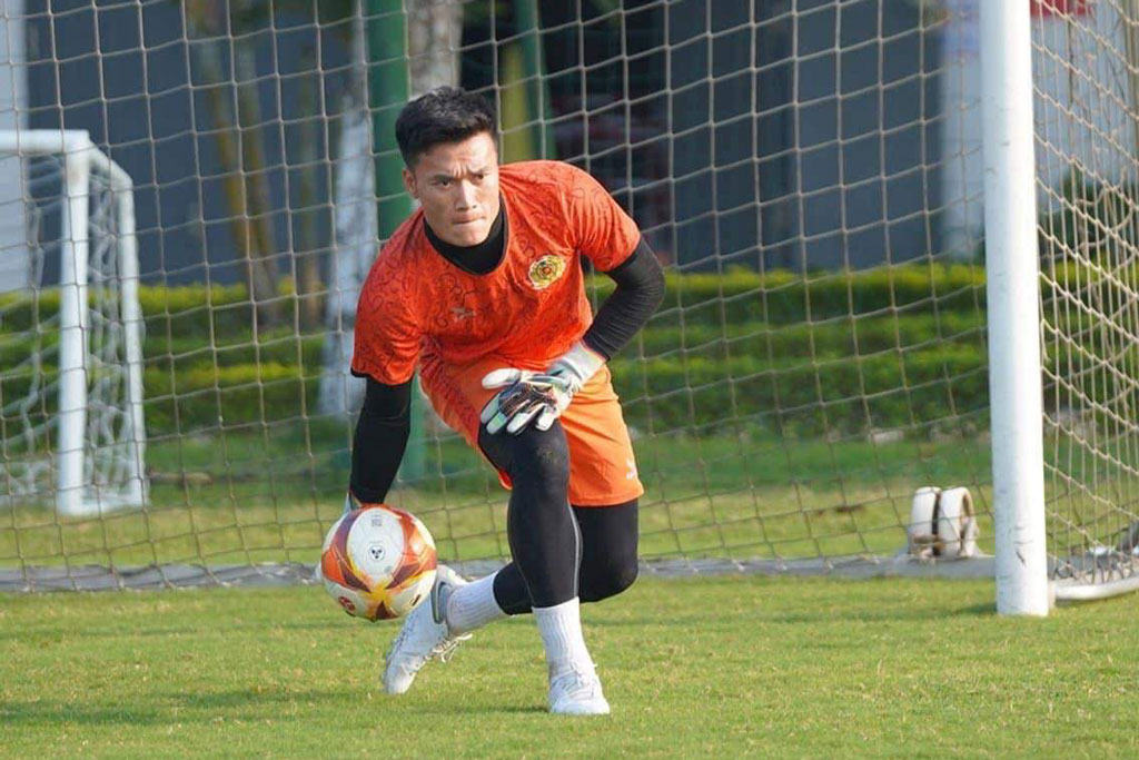 Bị đ&agrave;y ải tại nh&agrave; v&ocirc; địch V-League, thủ m&ocirc;n quốc d&acirc;n được HAGL giải cứu - Ảnh 1.