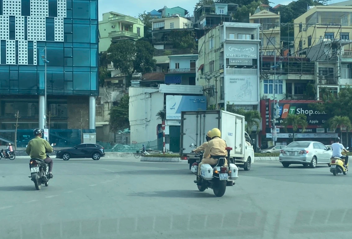 Quảng Ninh xiết chặt quản l&yacute; trật tự đ&ocirc; thị, k&eacute;o giảm tai nạn giao th&ocirc;ng nghi&ecirc;m trọng - Ảnh 2.