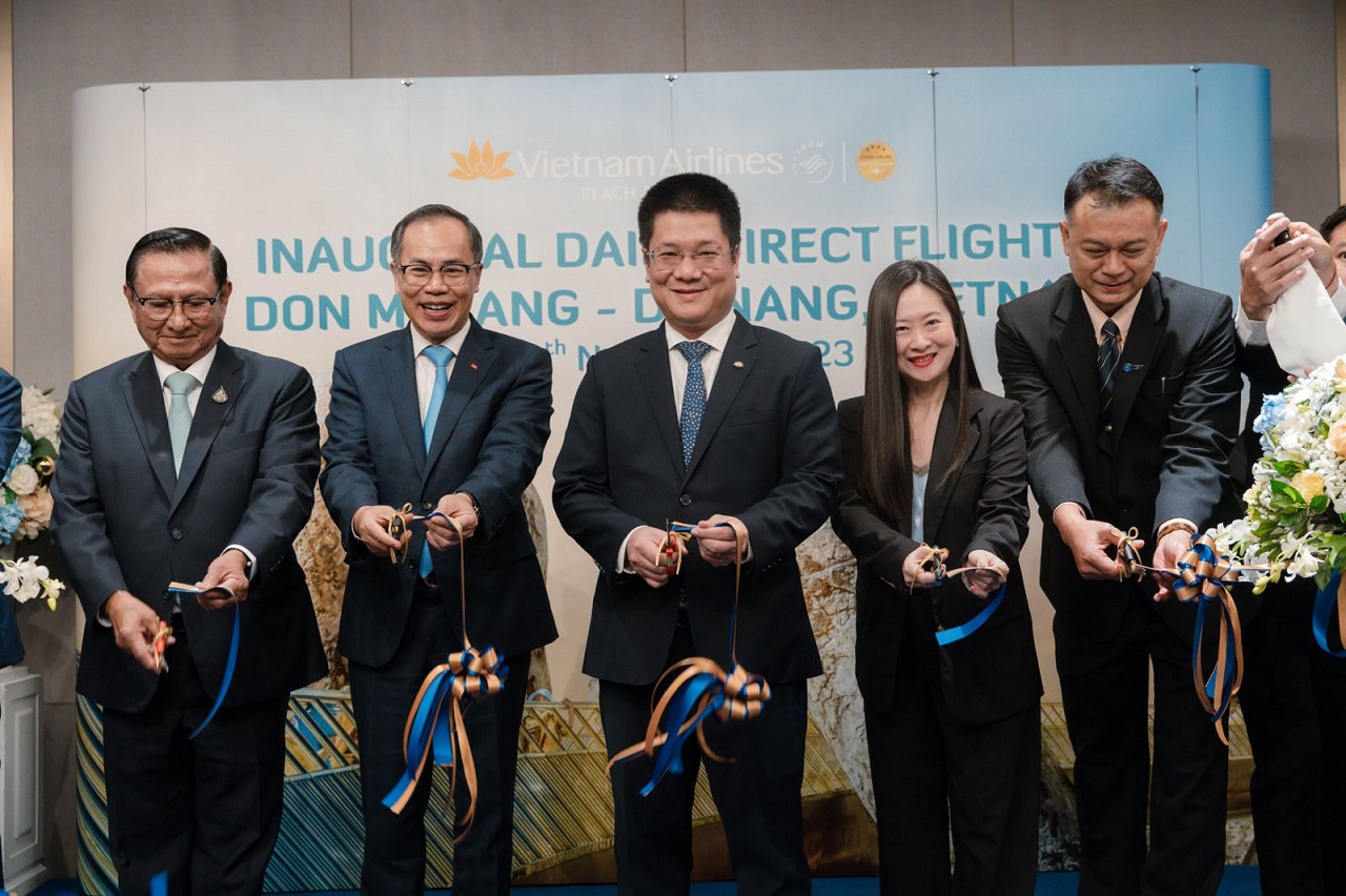 Vietnam Airlines mở đường bay nối Đ&agrave; Nẵng &ndash; Đ&ocirc;n Mường - Ảnh 1.