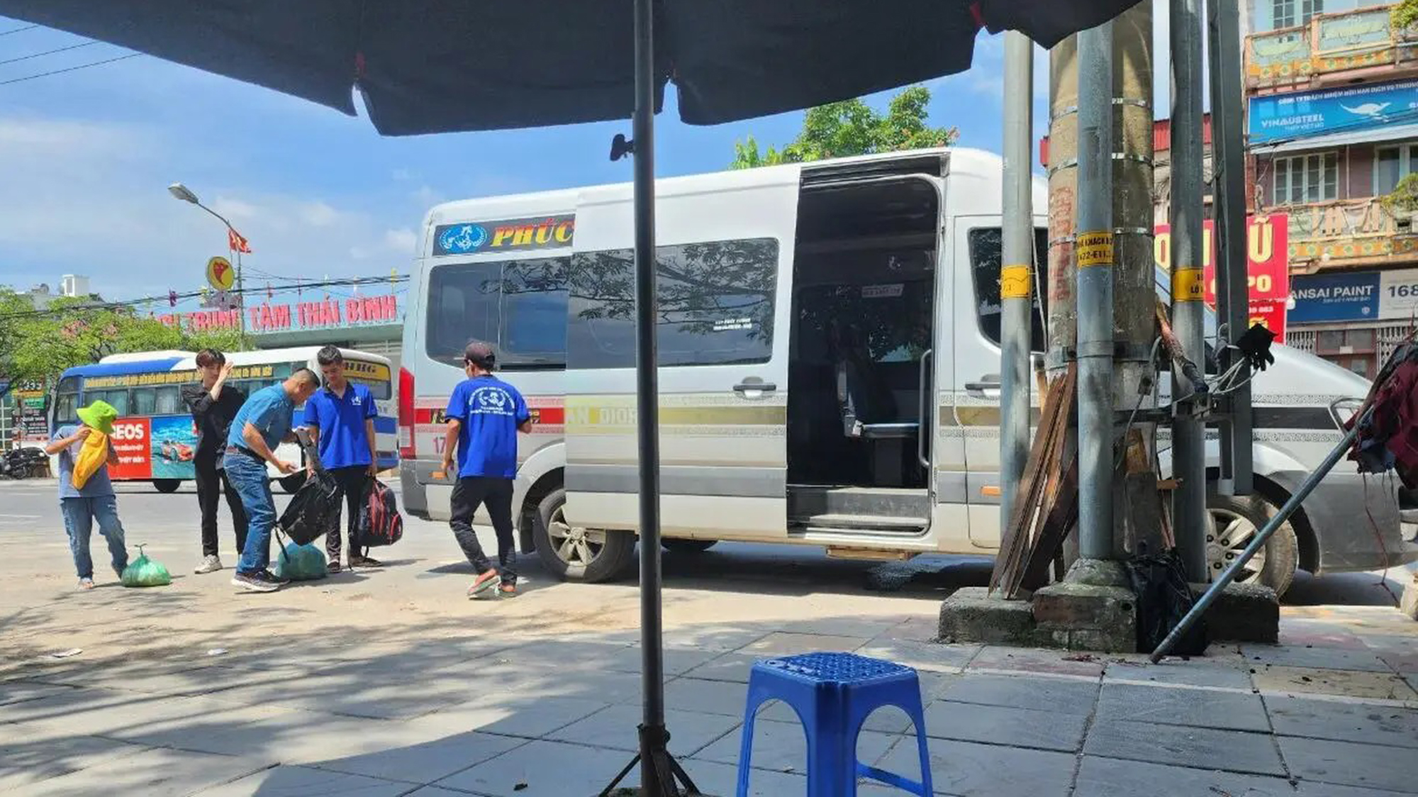 H&agrave;ng chục ngh&igrave;n xe hợp đồng sẽ phải v&agrave;o bến? - Ảnh 1.