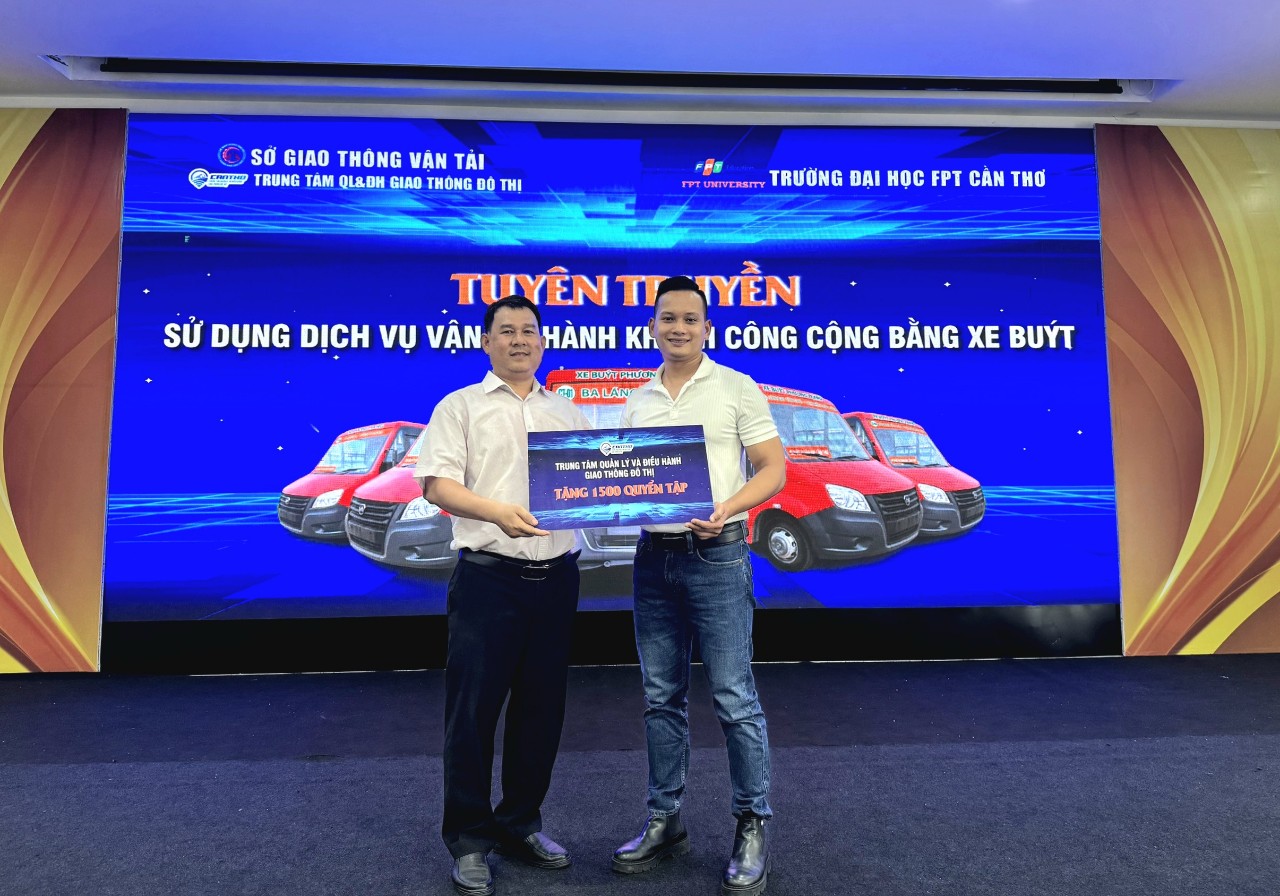 Thay đổi th&oacute;i quen sử dụng xe bu&yacute;t l&agrave;m phương tiện đi lại l&agrave; g&oacute;p phần hạn chế &ugrave;n tắc - Ảnh 1.