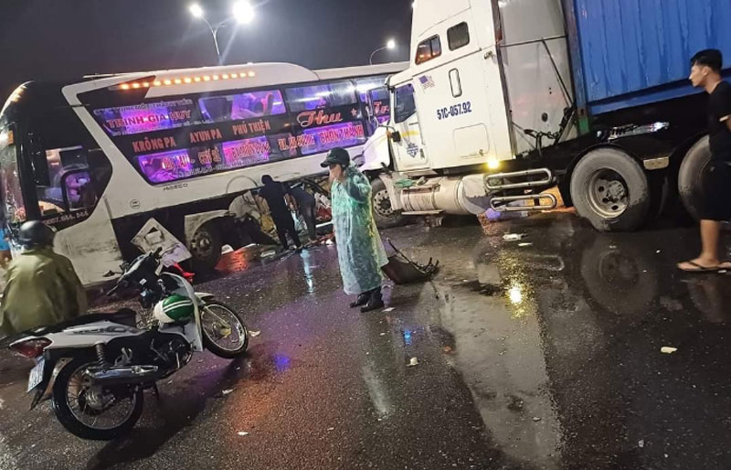 Tin tức tai nạn giao th&ocirc;ng mới nhất ng&agrave;y h&ocirc;m nay 4/11/2023 - Ảnh 1.