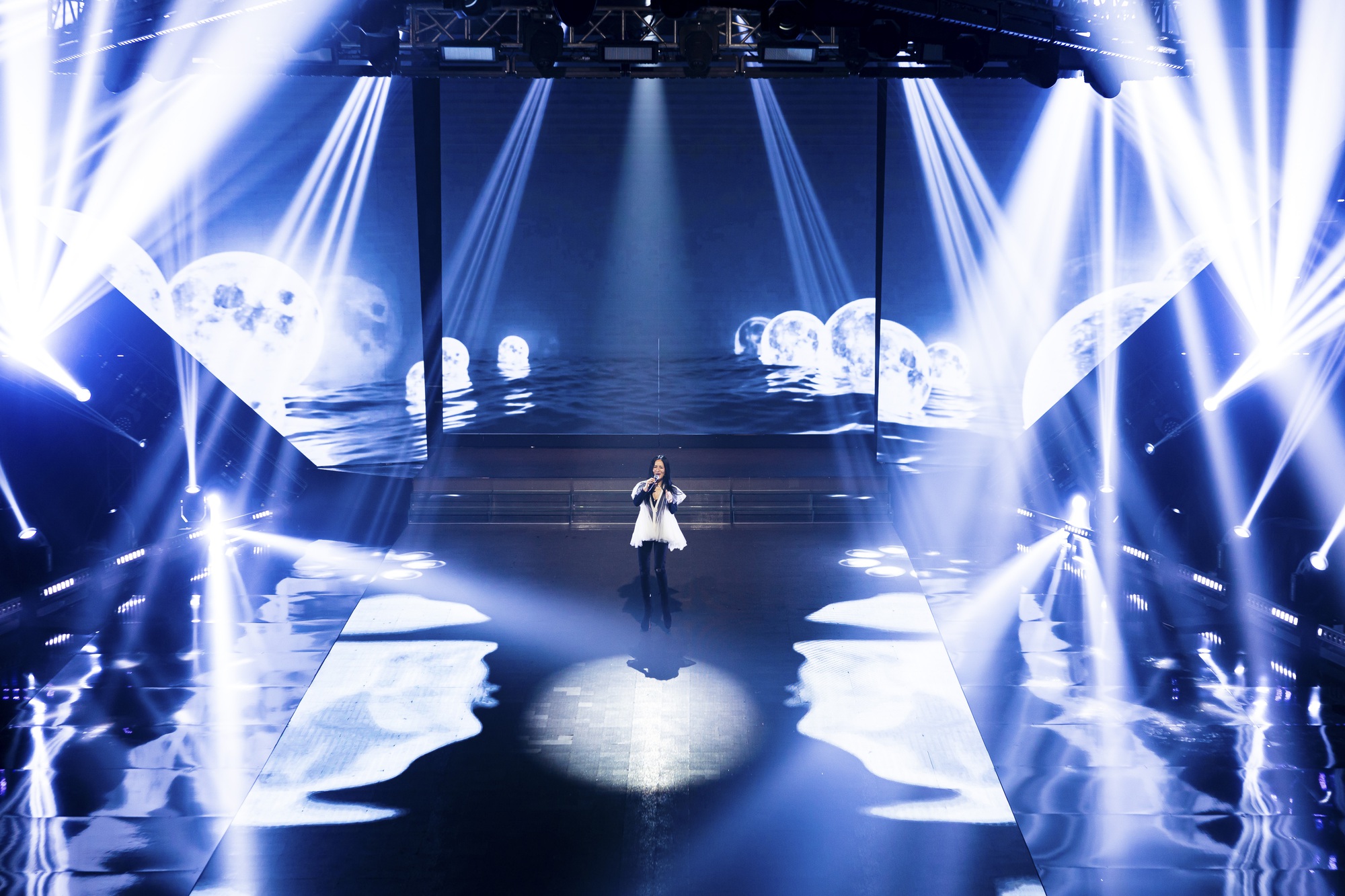 M&atilde;n nh&atilde;n m&agrave;n tung v&aacute;y, uốn lượn, thả vocal của chị đẹp trong Chị đẹp đạp gi&oacute; rẽ s&oacute;ng 2023  - Ảnh 11.