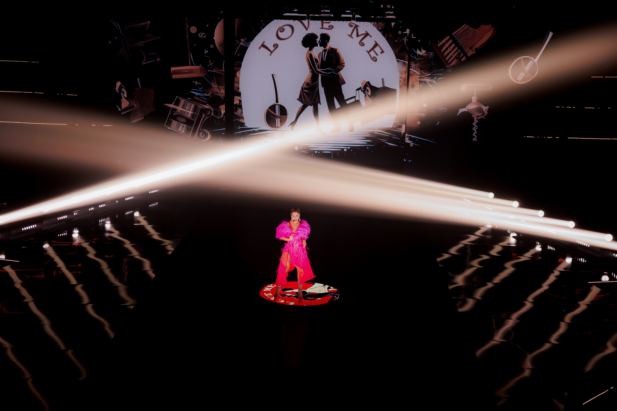 M&atilde;n nh&atilde;n m&agrave;n tung v&aacute;y, uốn lượn, thả vocal của chị đẹp trong Chị đẹp đạp gi&oacute; rẽ s&oacute;ng 2023  - Ảnh 8.