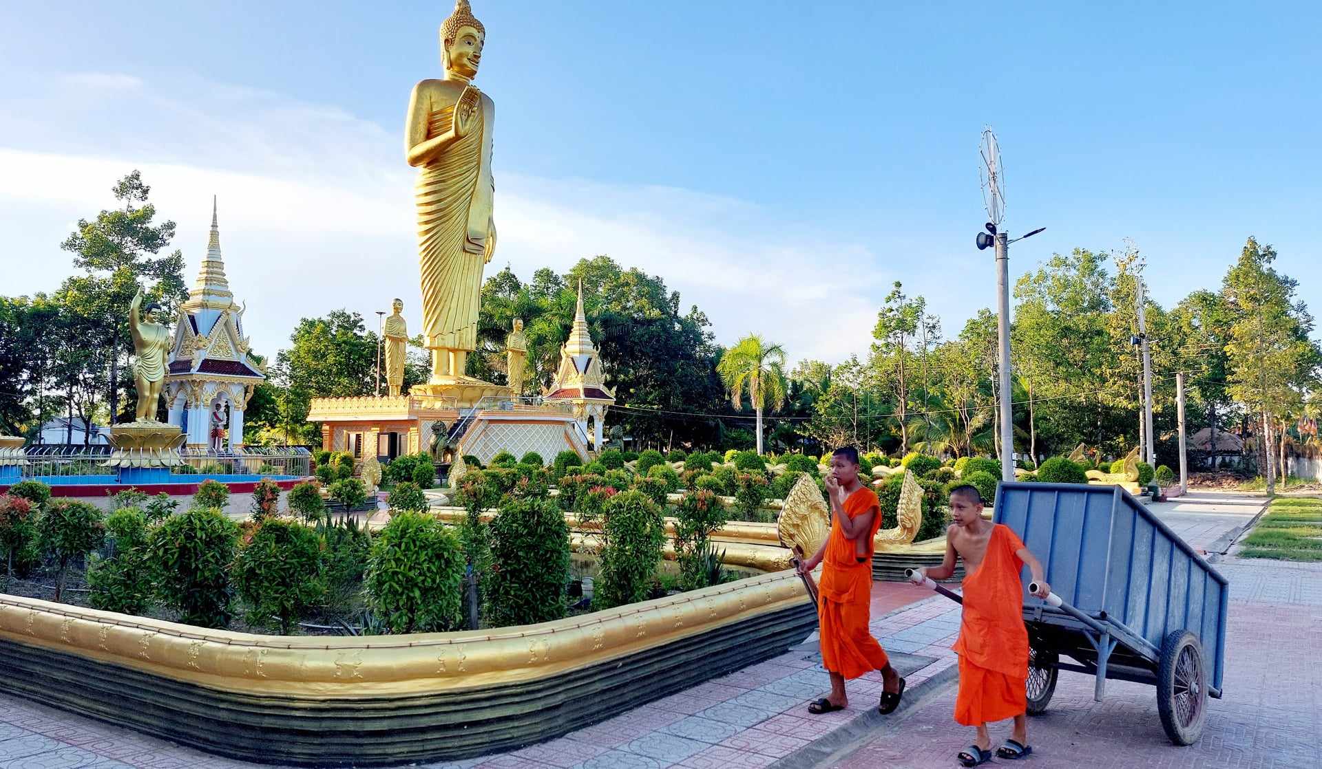 Thăm ng&ocirc;i ch&ugrave;a lộng lẫy sắc v&agrave;ng ở S&oacute;c Trăng - Ảnh 3.