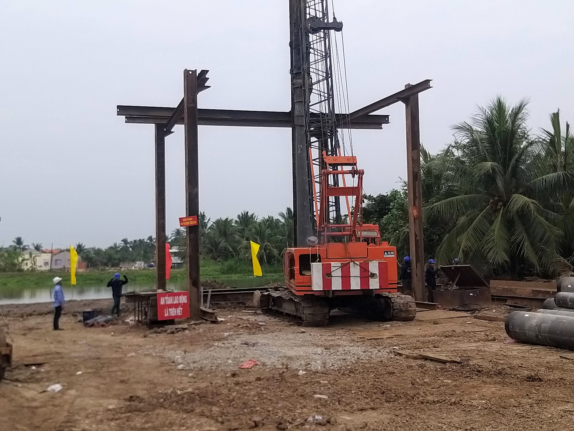 Dự &aacute;n dọc s&ocirc;ng Tiền ở Tiền Giang, c&aacute;c g&oacute;i thầu thi c&ocirc;ng như thế n&agrave;o? - Ảnh 1.