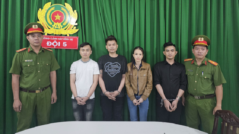 Đường d&acirc;y "điều đ&agrave;o" kh&eacute;t tiếng ở trung t&acirc;m quận 1 bị triệt ph&aacute; - Ảnh 1.