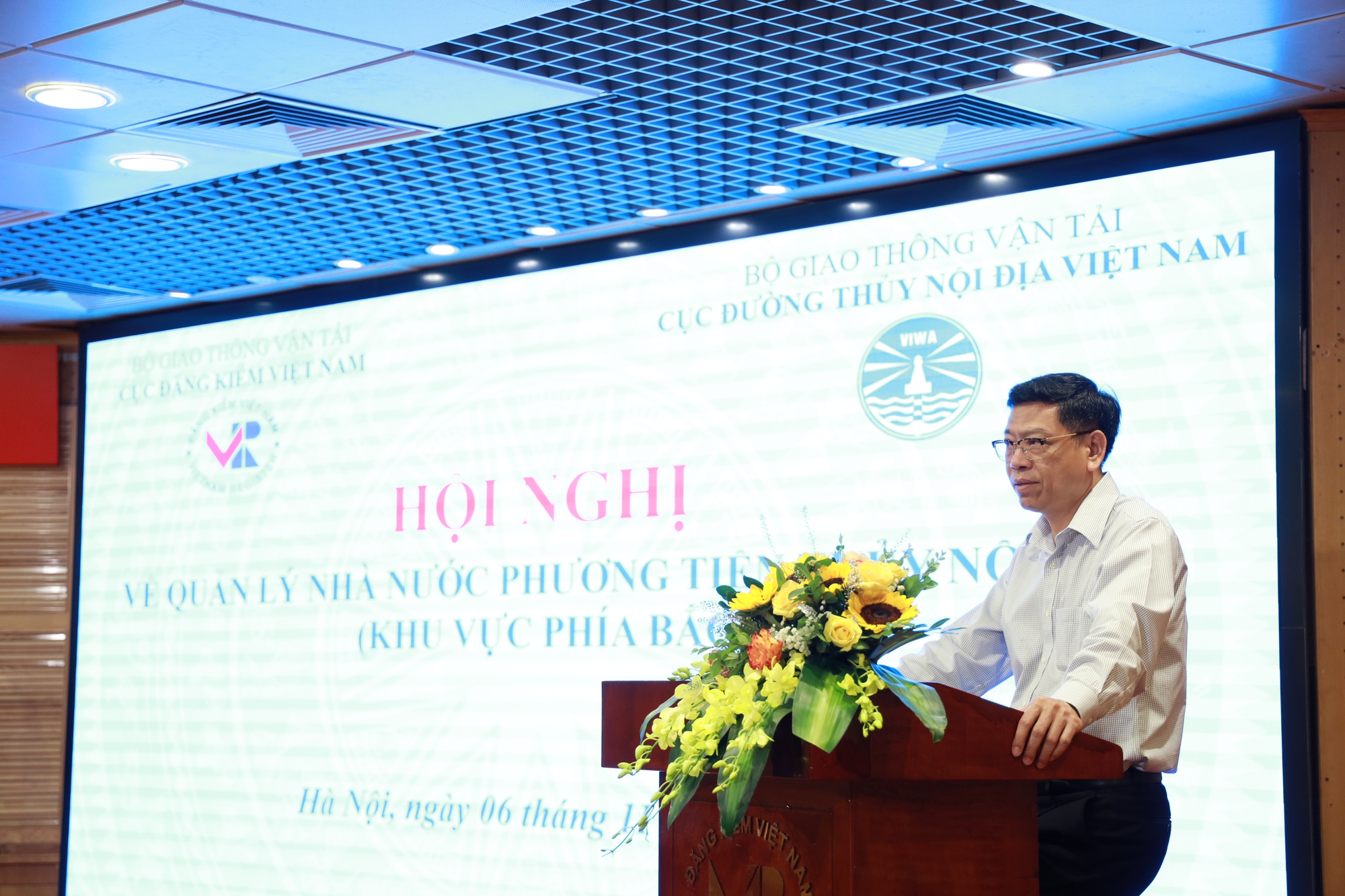 Thứ trưởng GTVT: Khẩn trương r&agrave; so&aacute;t quy định, gỡ kh&oacute; đăng k&yacute; đăng kiểm t&agrave;u thuyền - Ảnh 1.