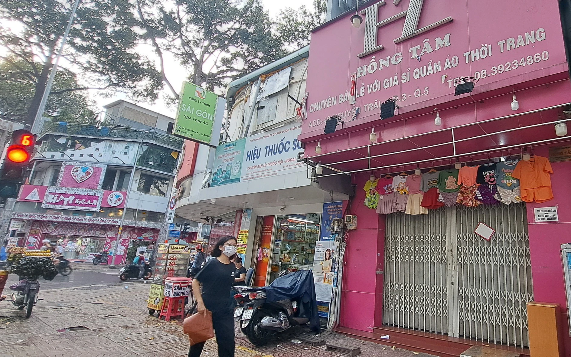 Kinh doanh ế ẩm, cửa h&agrave;ng thời trang ở TP.HCM đua nhau trả mặt bằng