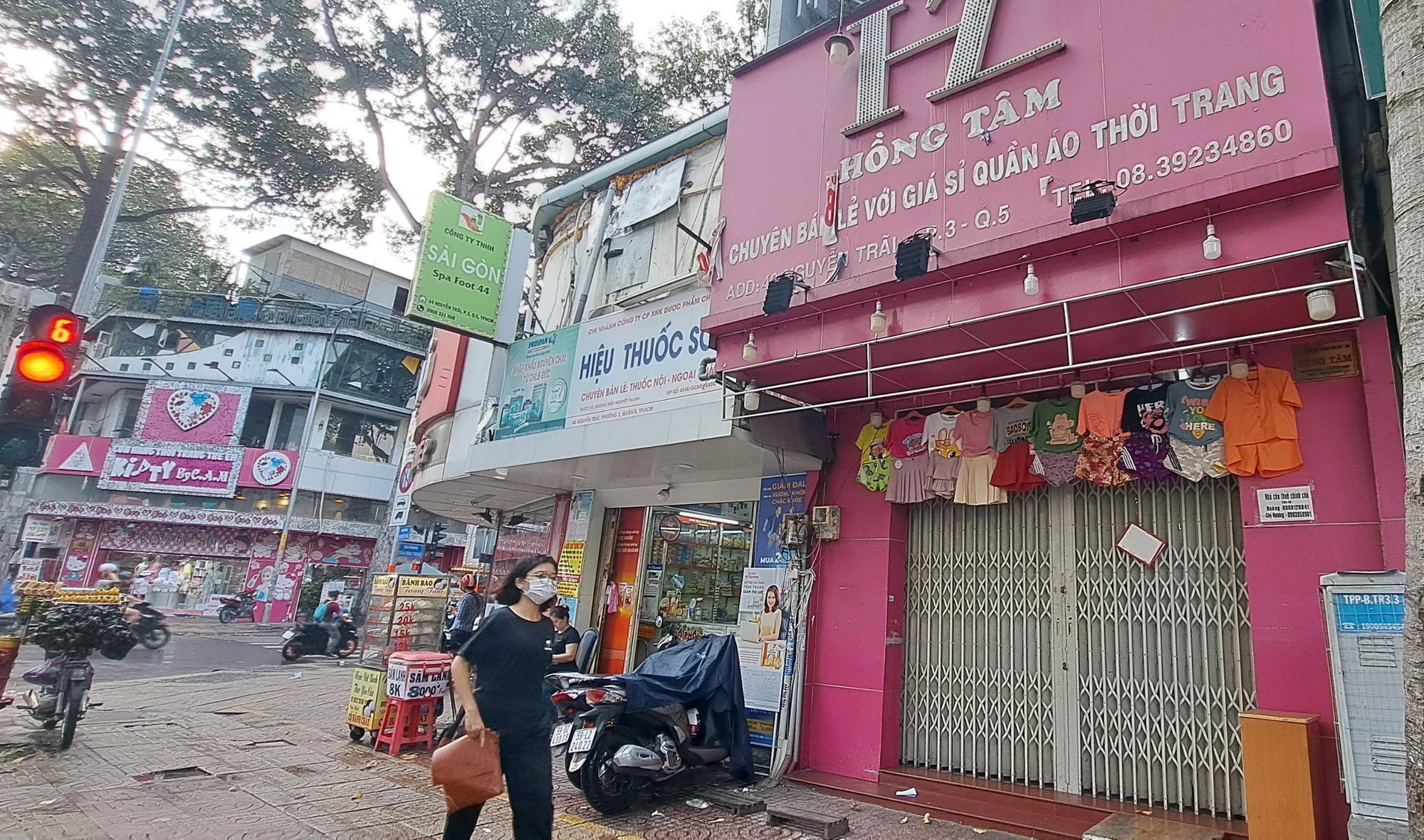 Kinh doanh ế ẩm cửa hàng thời trang đua nhau trả mặt bằng - Ảnh 3. Kinh doanh ế ẩm cửa hàng thời trang đua nhau trả mặt bằng - Ảnh 3.