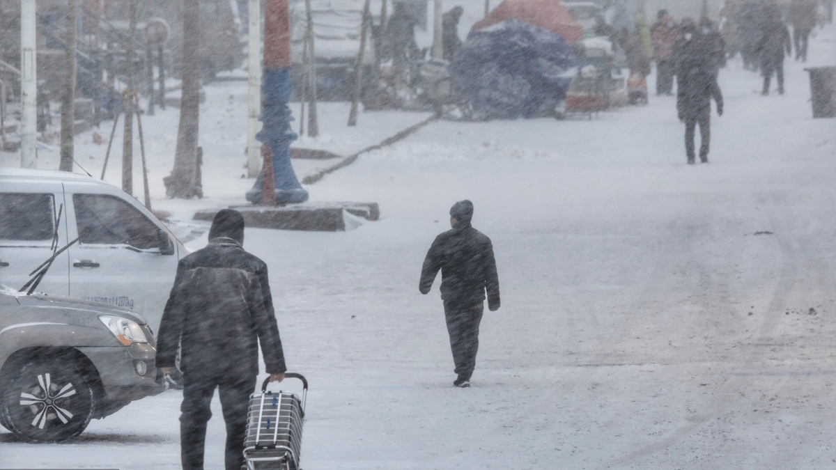 Nhiều khu vực tại đông bắc Trung Quốc hủy chuyến bay, đóng cửa trường học do bão tuyết - Ảnh 1. Nhiều khu vực tại đông bắc Trung Quốc hủy chuyến bay, đóng cửa trường học do bão tuyết - Ảnh 1.