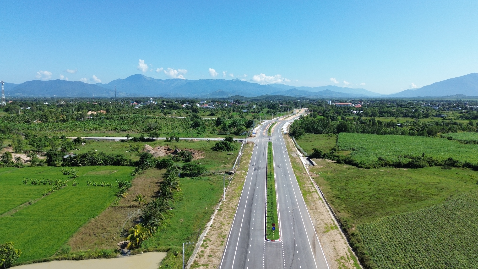 Xử l&yacute; nghi&ecirc;m chiếm l&ograve;ng đường phơi n&ocirc;ng sản sau phản &aacute;nh của B&aacute;o Giao th&ocirc;ng - Ảnh 1.