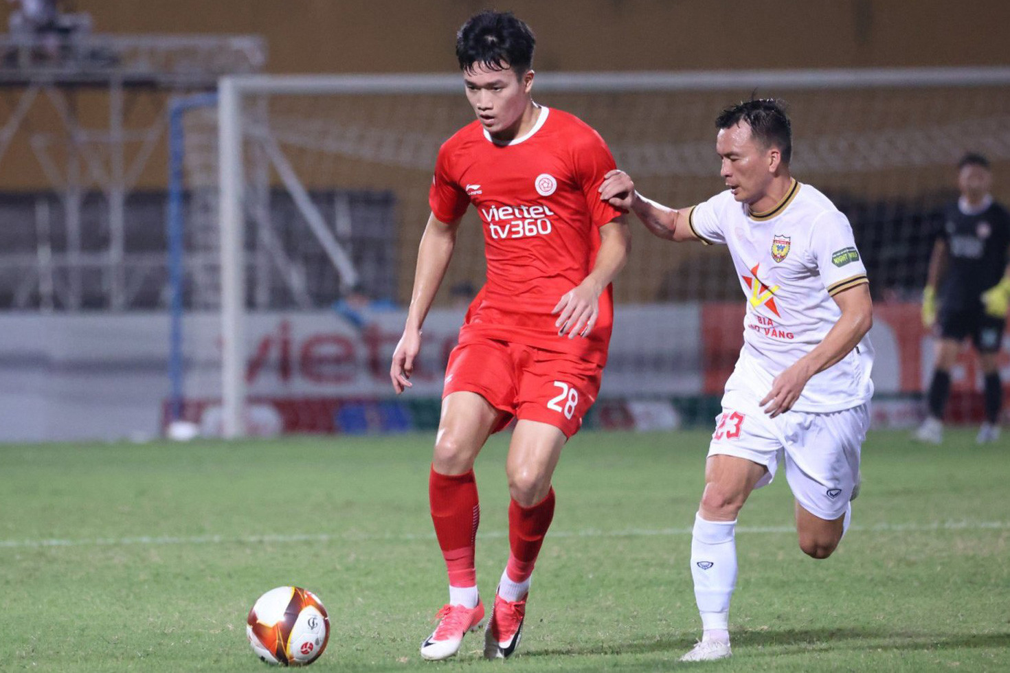 Đ&atilde; c&oacute; c&acirc;u trả lời cho quả phạt đền g&acirc;y tranh c&atilde;i của "đội b&oacute;ng nh&agrave; ngh&egrave;o" V-League  - Ảnh 1.