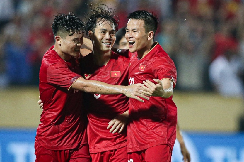 Tuyển Việt Nam c&oacute; thể l&agrave;m n&ecirc;n lịch sử trước đối thủ lớn nhất ở v&ograve;ng loại World Cup?  - Ảnh 1.