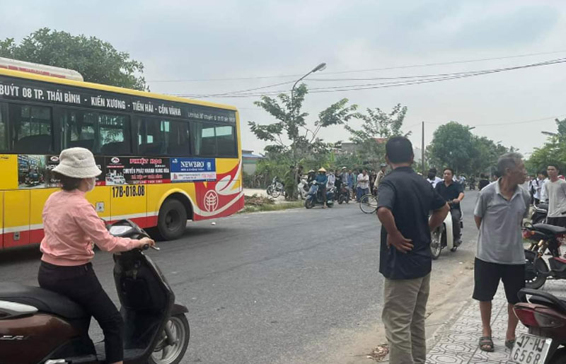 Hiện trường vụ tai nạn khiến ch&aacute;u Trương Ho&agrave;i T tử vong thương t&acirc;m.