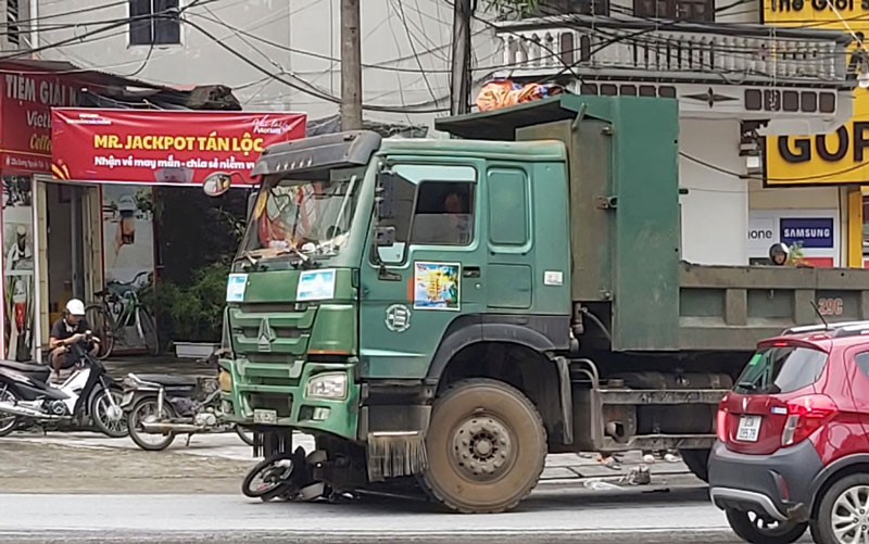 Tin tức tai nạn giao th&ocirc;ng mới nhất ng&agrave;y h&ocirc;m nay 8/11/2023 - Ảnh 1.