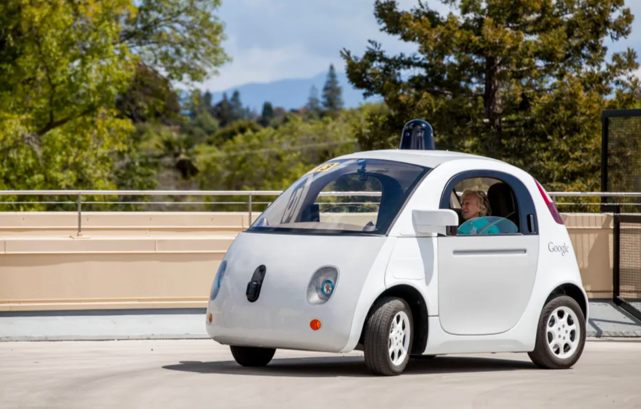 Cận cảnh nguy&ecirc;n mẫu xe tự l&aacute;i đầu ti&ecirc;n của &ocirc;ng lớn Google - Ảnh 2.