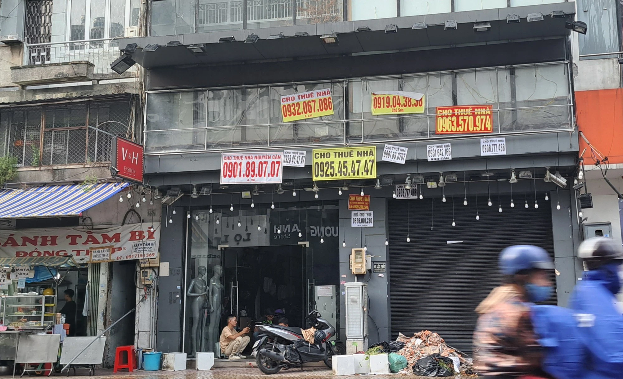 Kinh doanh ế ẩm cửa hàng thời trang đua nhau trả mặt bằng - Ảnh 9. Kinh doanh ế ẩm cửa hàng thời trang đua nhau trả mặt bằng - Ảnh 9.