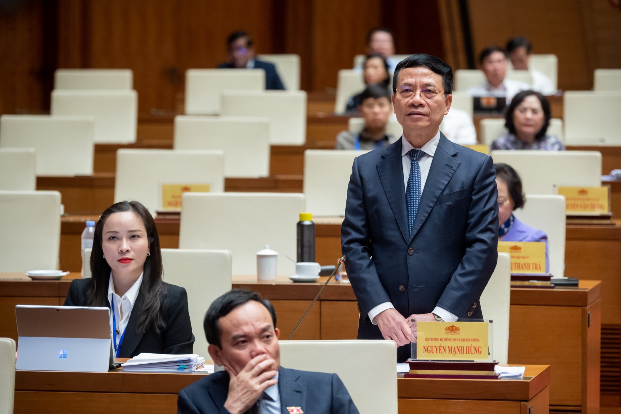 Bộ trưởng Bộ Văn ho&aacute; đề nghị xử l&yacute; người b&ocirc;i xấu phim Đất rừng phương Nam - Ảnh 2.