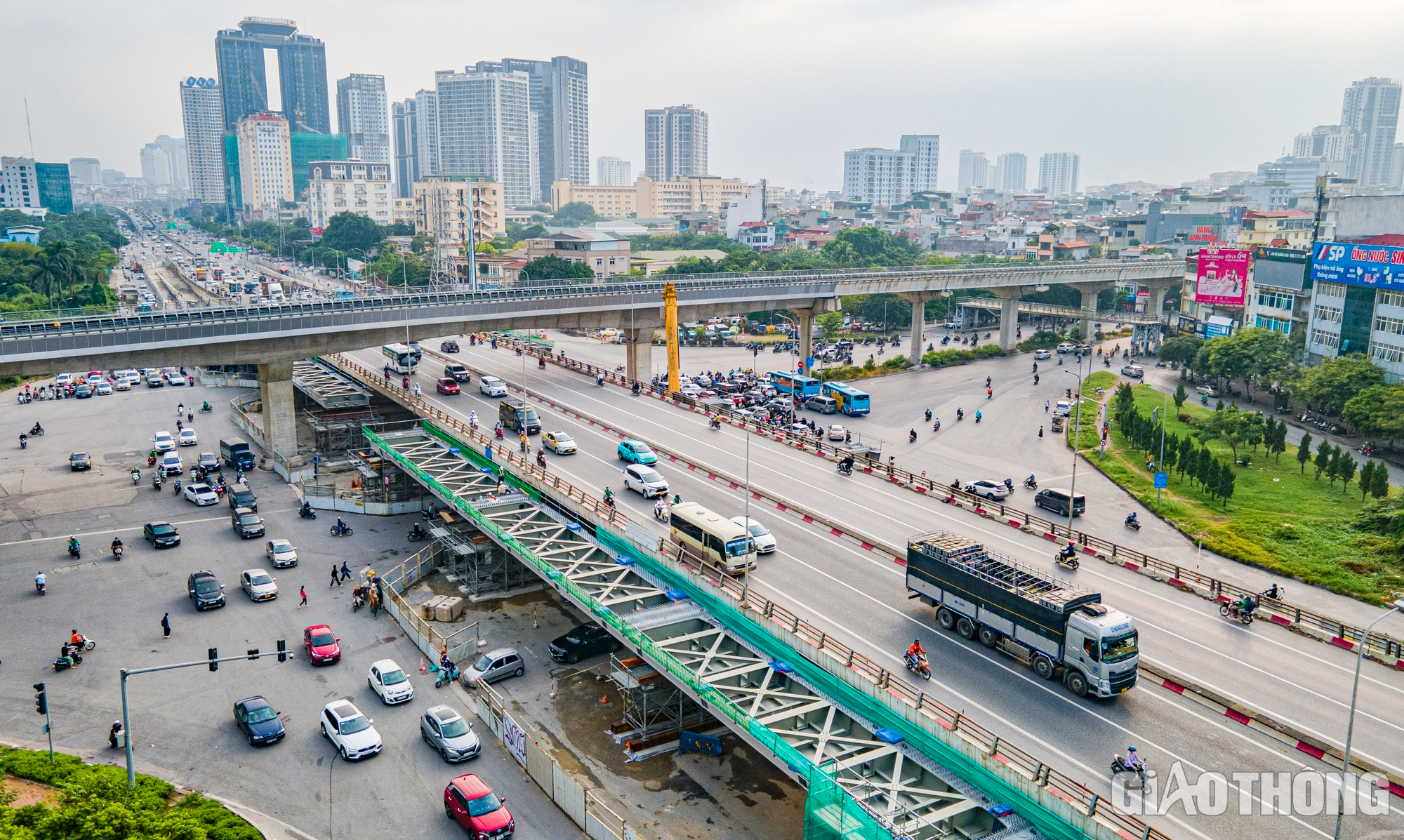 Hai đơn nguy&ecirc;n cầu đ&ocirc; thị n&uacute;t giao Mai Dịch dần th&agrave;nh h&igrave;nh sau 9 th&aacute;ng thi c&ocirc;ng  - Ảnh 3.