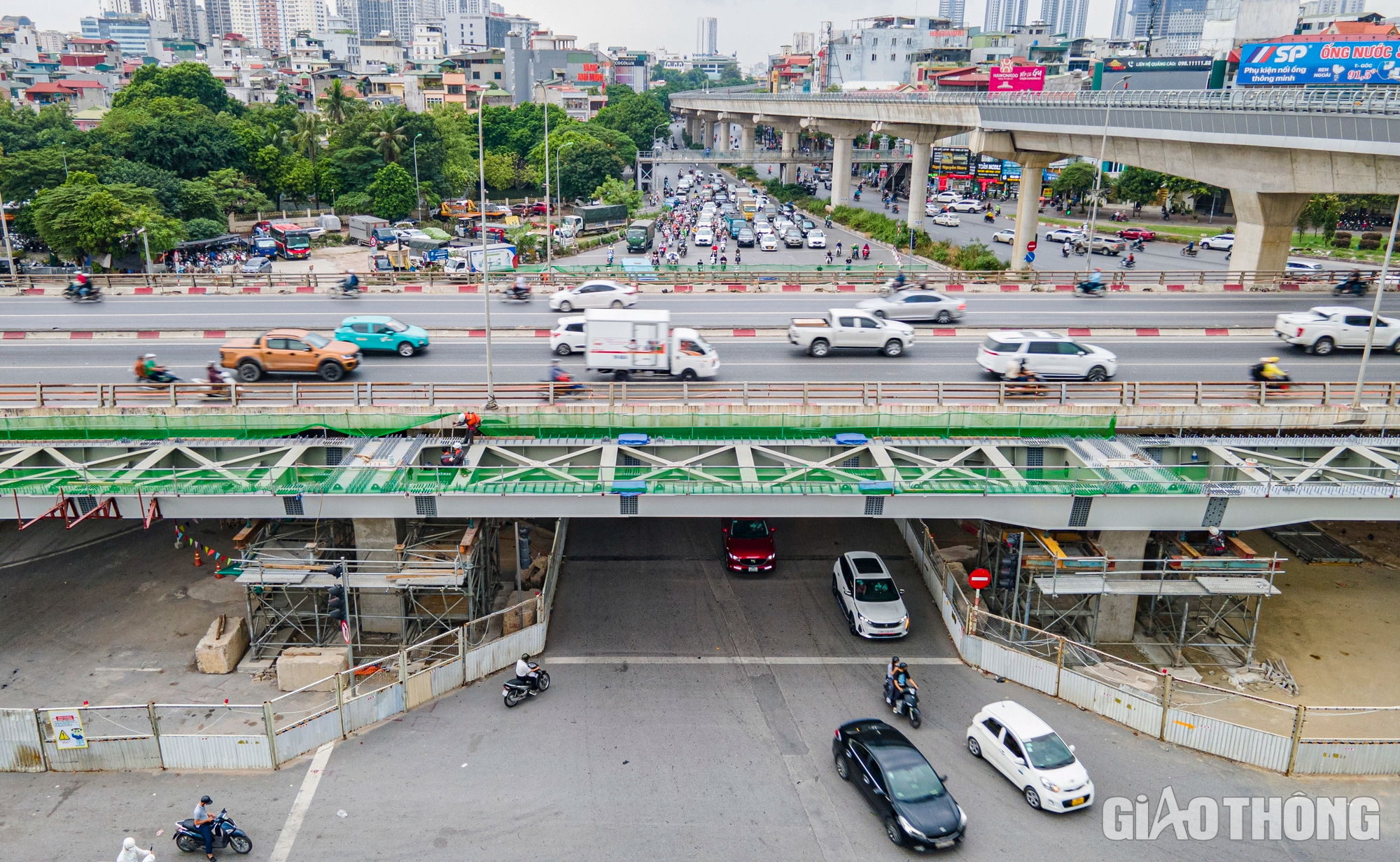 Hai đơn nguy&ecirc;n cầu đ&ocirc; thị n&uacute;t giao Mai Dịch dần th&agrave;nh h&igrave;nh sau 9 th&aacute;ng thi c&ocirc;ng  - Ảnh 11.