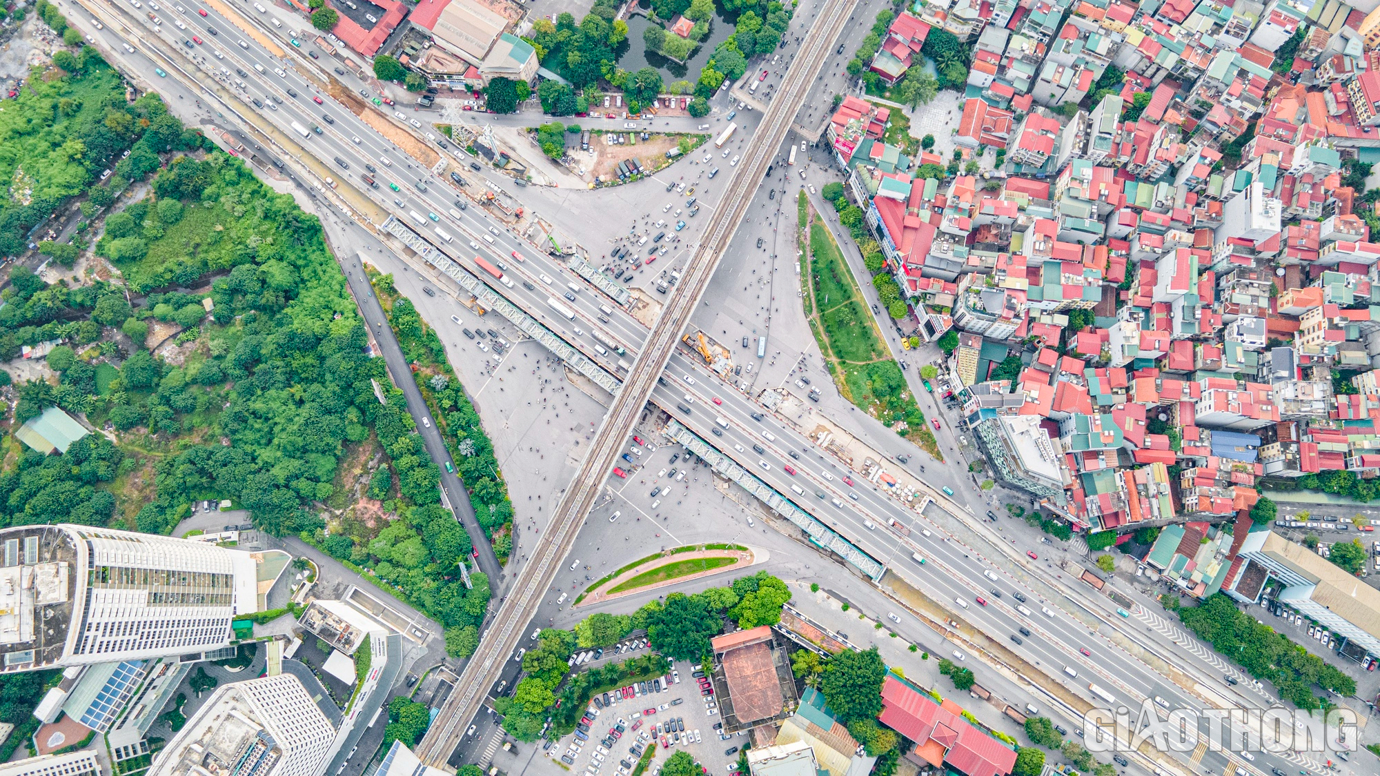Hai đơn nguy&ecirc;n cầu đ&ocirc; thị n&uacute;t giao Mai Dịch dần th&agrave;nh h&igrave;nh sau 9 th&aacute;ng thi c&ocirc;ng  - Ảnh 1.