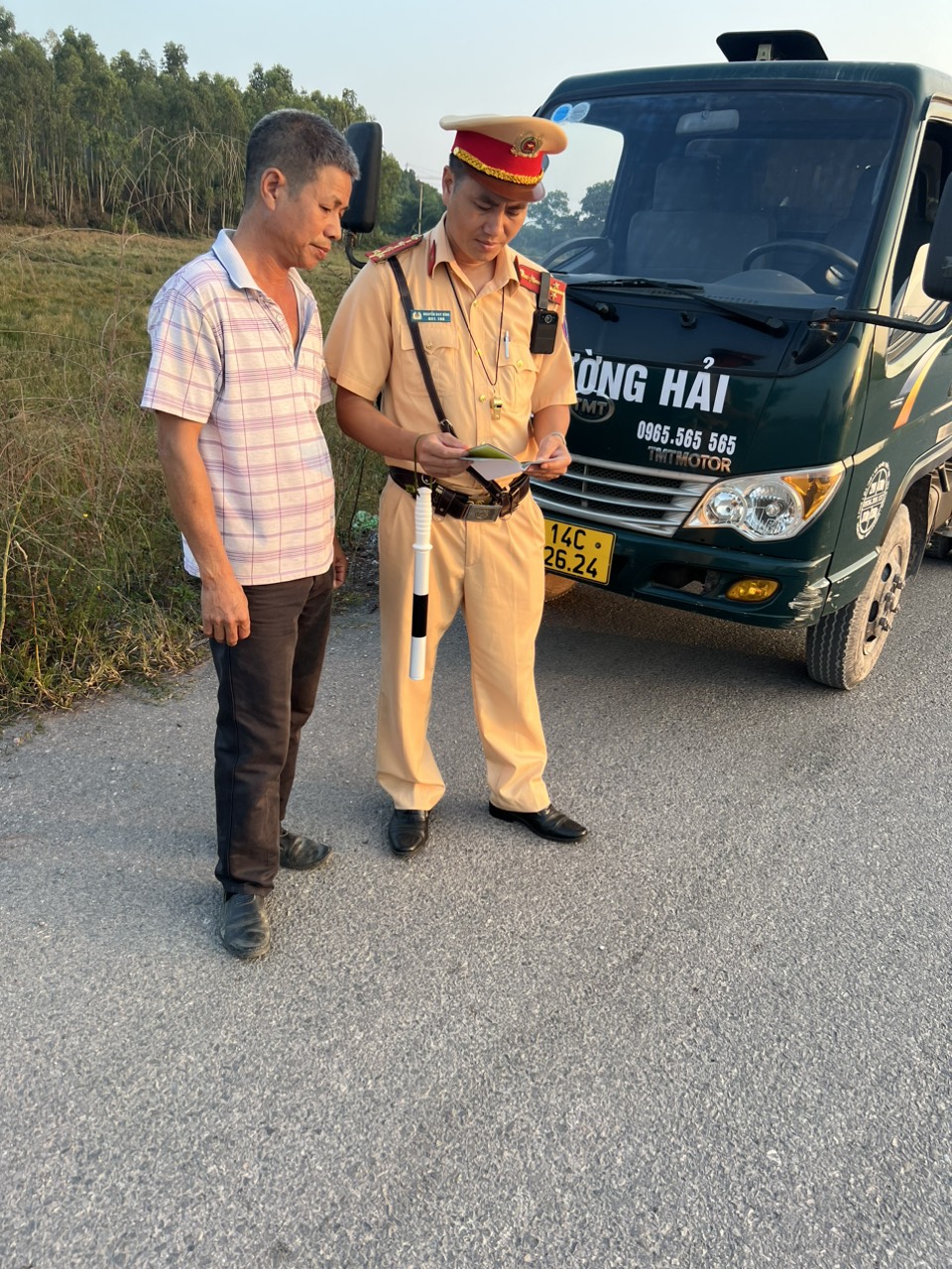 Xử nghi&ecirc;m xe cơ nới th&agrave;nh th&ugrave;ng, qu&aacute; tải, đẩy l&ugrave;i TNGT nơi th&agrave;nh phố v&ugrave;ng bi&ecirc;n Quảng Ninh - Ảnh 2.