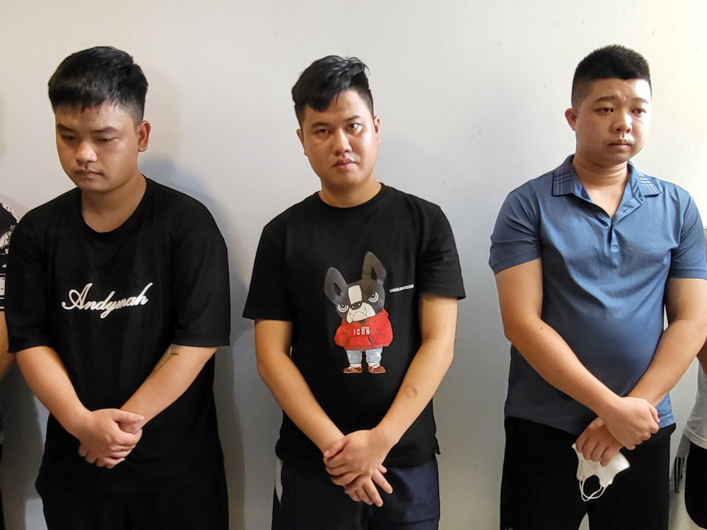 Bắt nh&oacute;m đối tượng l&agrave;m giả giấy tờ quy m&ocirc; to&agrave;n quốc - Ảnh 3.