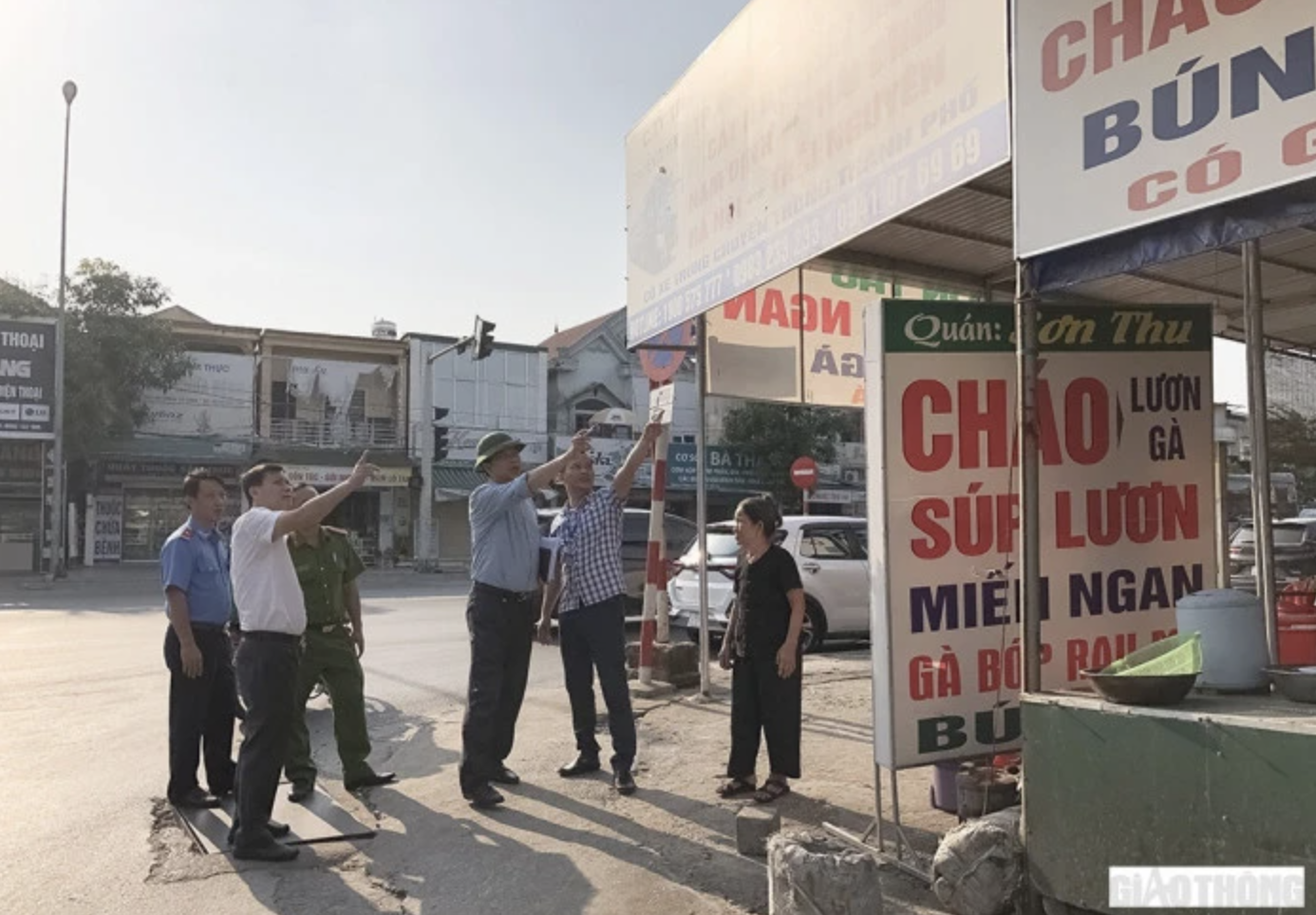 Nghệ An: Tăng cường kiểm tra công tác giải tỏa, chống tái lấn chiếm hành lang giao thông - Ảnh 1. Nghệ An: Tăng cường kiểm tra công tác giải tỏa, chống tái lấn chiếm hành lang giao thông - Ảnh 1.