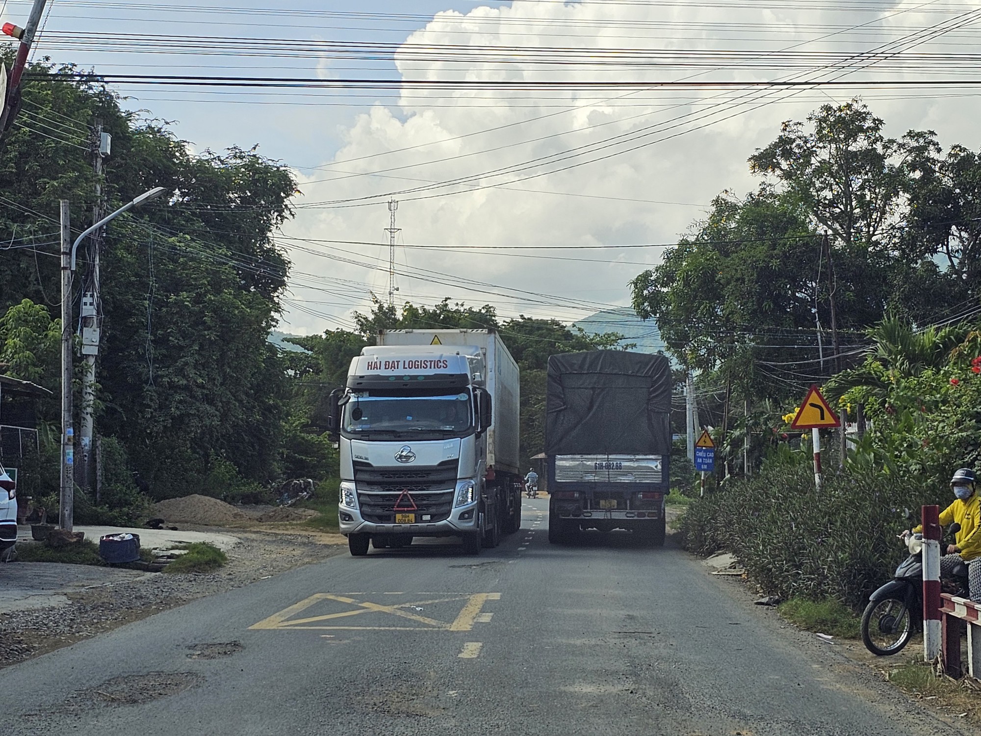 Cần gỡ &ldquo;điểm nghẽn&rdquo; Quốc lộ 27B tại Kh&aacute;nh Ho&agrave; - Ảnh 2.