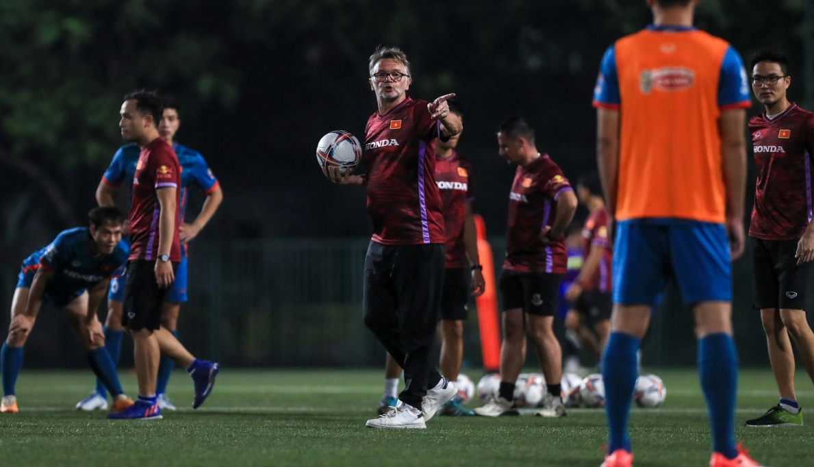 HLV Troussier ra quyết định đặc biệt khiến ưu thế của Philippines tan biến - Ảnh 1.