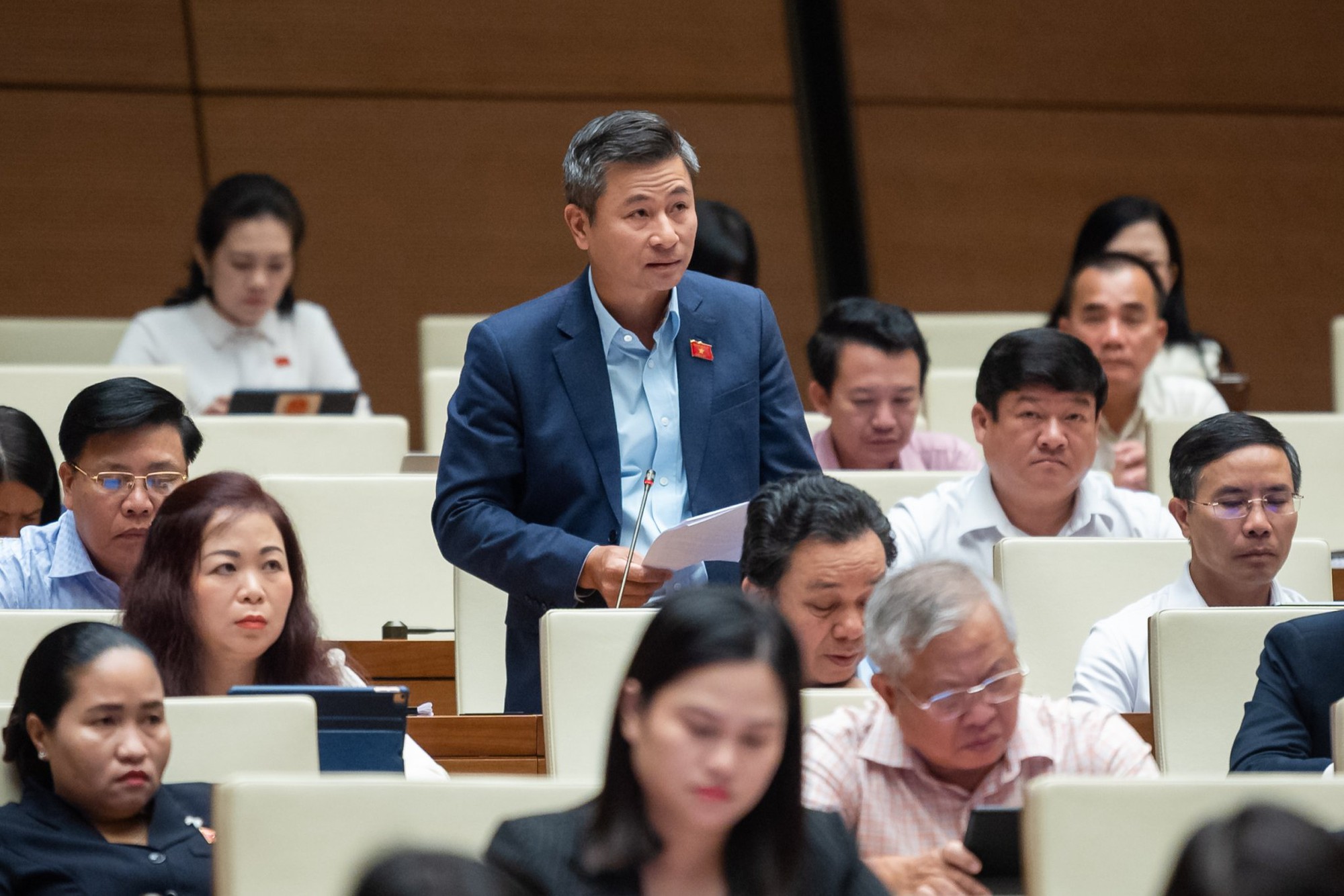 ĐBQH đang thảo luận về ch&iacute;nh s&aacute;ch đặc th&ugrave; đầu tư x&acirc;y dựng c&ocirc;ng tr&igrave;nh giao th&ocirc;ng đường bộ - Ảnh 1.