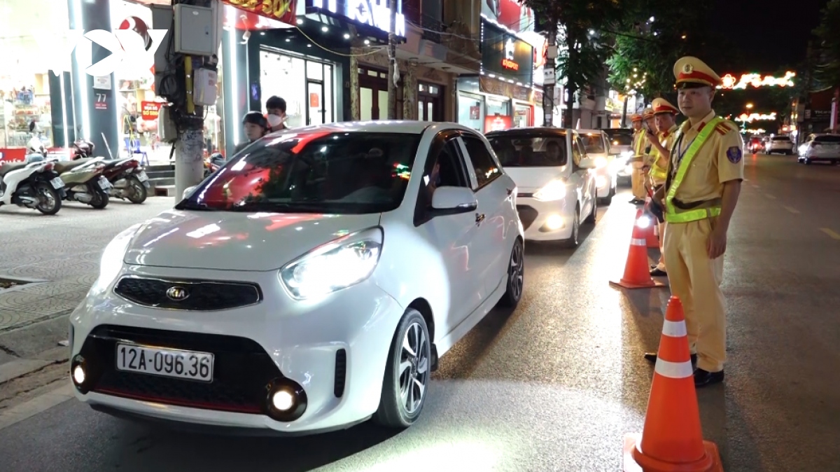 Gần 200 c&aacute;n bộ, c&ocirc;ng chức tại Lạng Sơn vi phạm nồng độ cồn  - Ảnh 1.