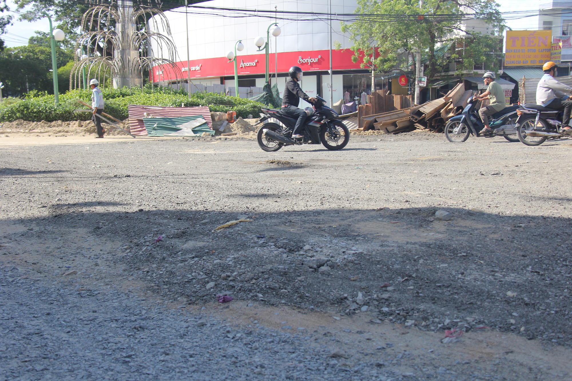 Ninh Thuận: Thi c&ocirc;ng ẩu tr&ecirc;n c&aacute;c tuyến phố TP Phan Rang - Th&aacute;p Ch&agrave;m - Ảnh 2.