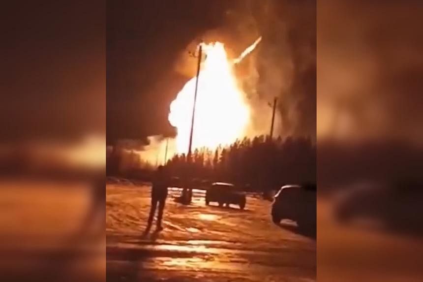 CNN: Ukraine đứng sau vụ ch&aacute;y t&agrave;u chở h&agrave;ng ở miền đ&ocirc;ng nước Nga - Ảnh 1.