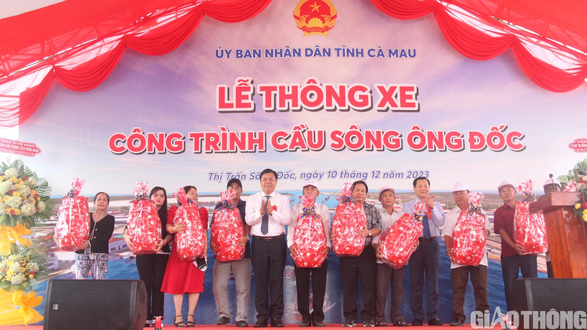 Phó thủ tướng dự lễ thông xe cầu Sông Ông Đốc hơn 690 tỷ đồng ở Cà Mau - Ảnh 5. Phó thủ tướng dự lễ thông xe cầu Sông Ông Đốc hơn 690 tỷ đồng ở Cà Mau - Ảnh 5.