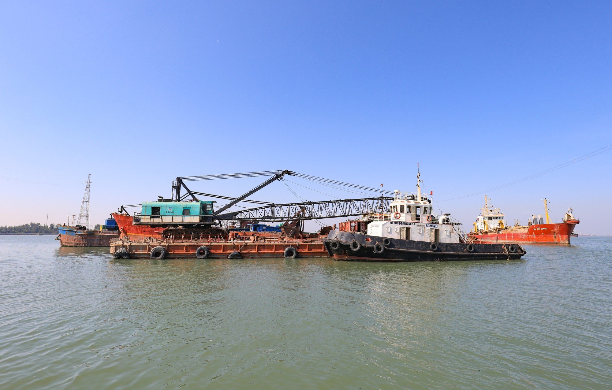 Sắp hoàn thiện nạo vét luồng Lạch Huyện - Ảnh 3. Sắp hoàn thiện nạo vét luồng Lạch Huyện - Ảnh 3.