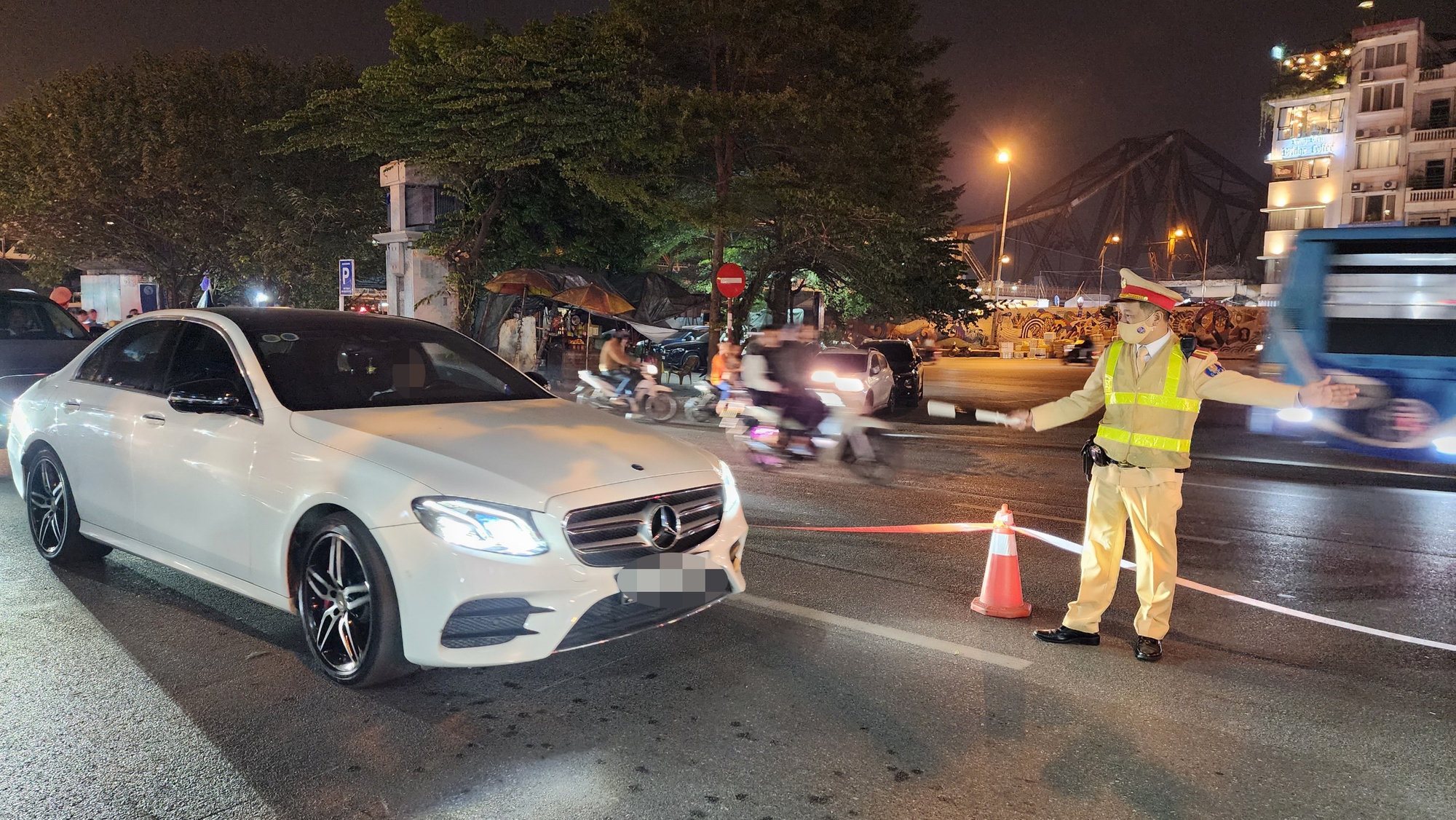 Vi phạm nồng độ cồn, xưng l&agrave; vận động vi&ecirc;n quốc gia xin phạt nhẹ - Ảnh 4.
