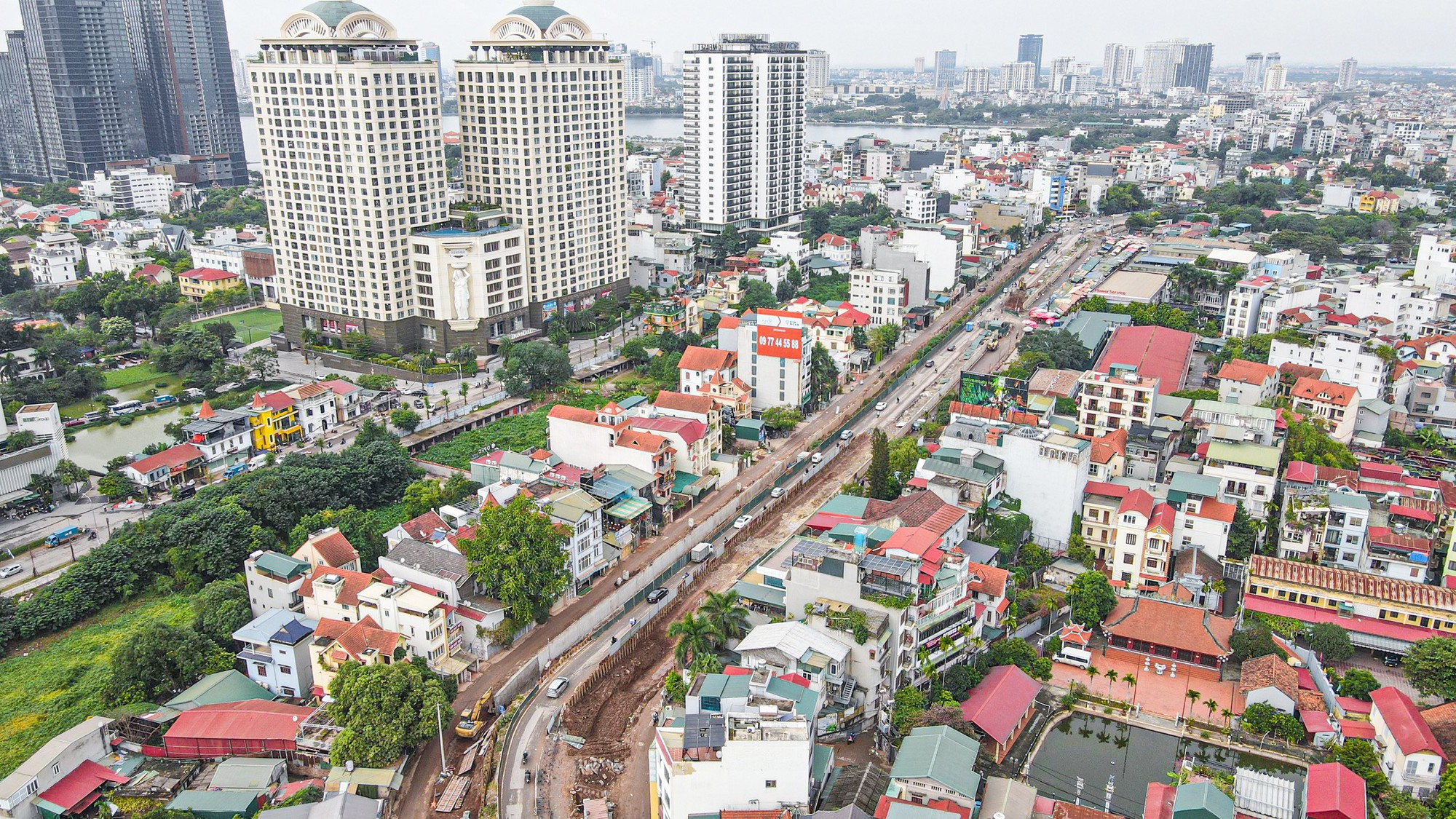  Nh&agrave; thầu thi c&ocirc;ng mở rộng đường &Acirc;u Cơ "qu&ecirc;n" đảm bảo ATGT sau 4 th&aacute;ng tạm dừng - Ảnh 14.
