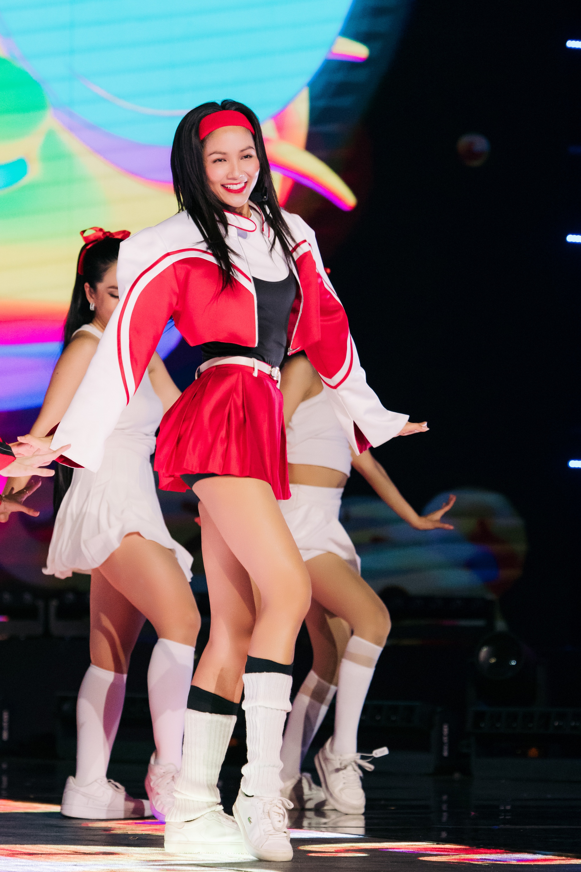 Hậu trường Chị đẹp đạp gi&oacute; rẽ s&oacute;ng 2023: "Chị ngả em n&acirc;ng" n&oacute;ng bỏng, gợi cảm - Ảnh 7.