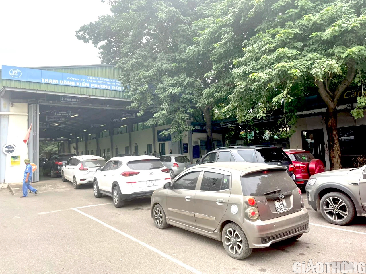 Chủ động ph&ograve;ng ngừa t&igrave;nh trạng &ugrave;n tắc phương tiện đến kiểm định - Ảnh 2.