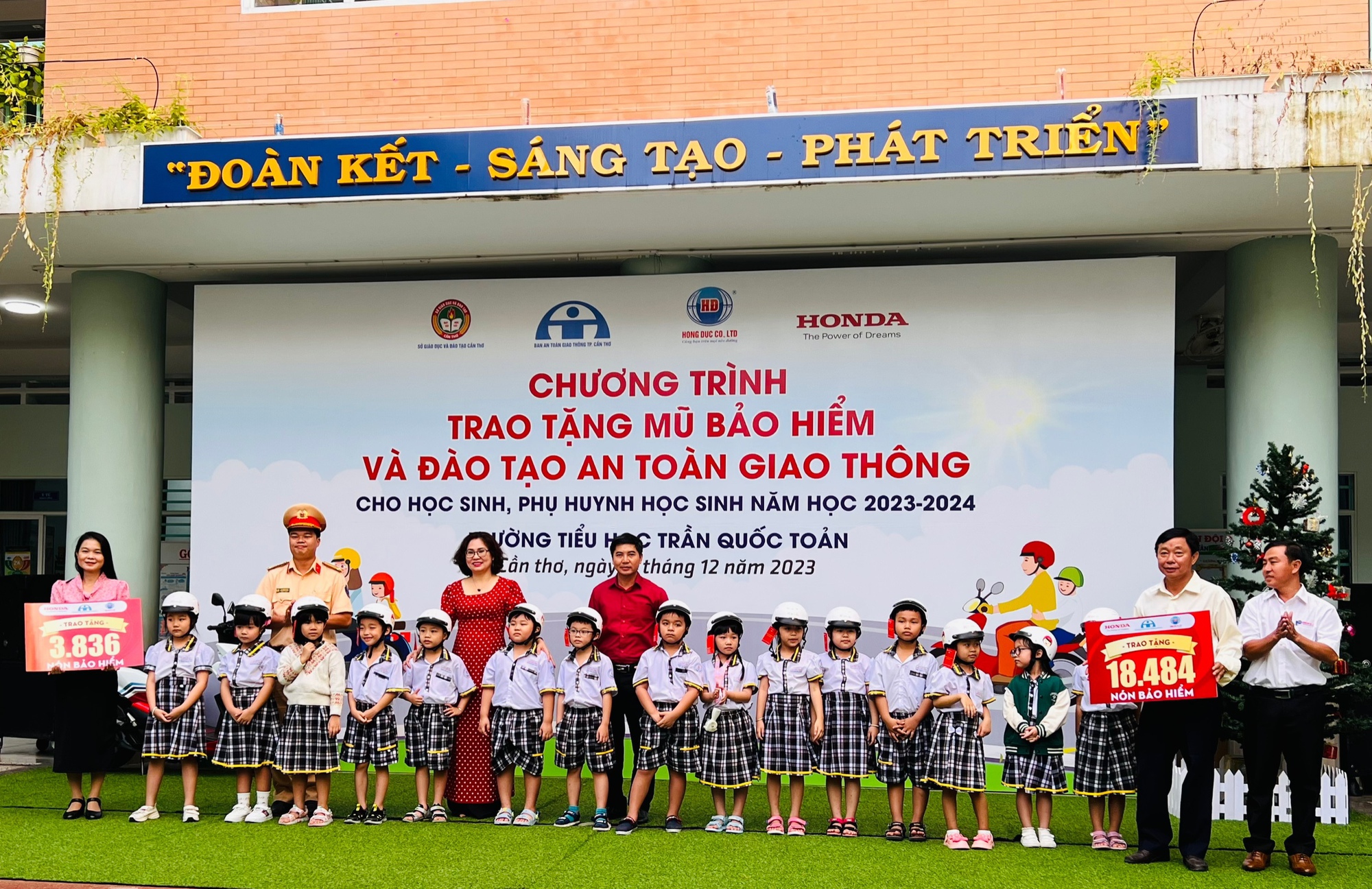 N&acirc;ng cao tỷ lệ đội n&oacute;n bảo hiểm cho học sinh tiểu học ở Cần Thơ - Ảnh 3.